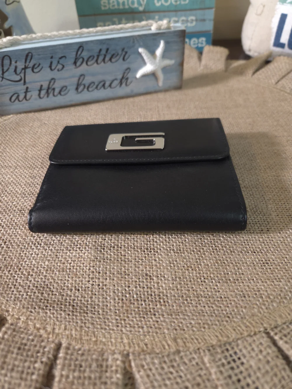 LIKE NEW Gucci Black Leather Wallet with Silver 'G' Hardware - Picture 3 of 9
